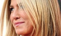 Jennifer Aniston textured wispy diagonal forward bob