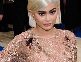 kylie jenner simply glam grey bob haircut 2.